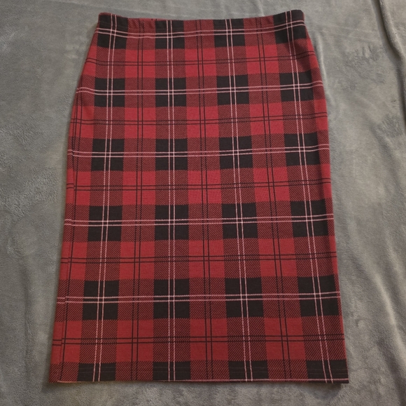 Topshop Red and Black Tartan Pencil Skirt - Picture 3 of 5